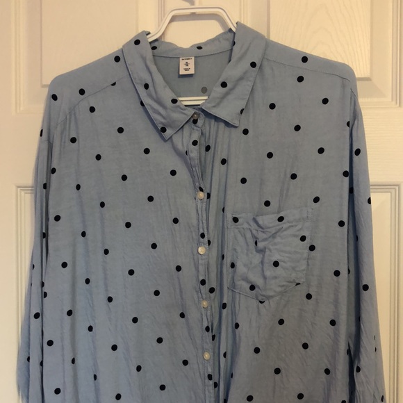 Old Navy light blue/navy blue polka dot long sleeve button-up - Picture 4 of 6